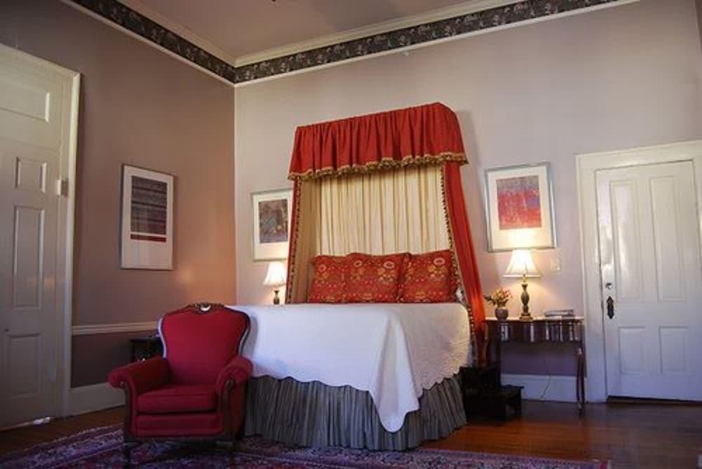 Rothschild Pound House Inn Коламбус Экстерьер фото
