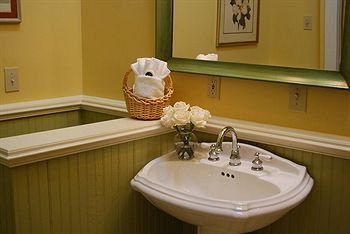 Rothschild Pound House Inn Коламбус Экстерьер фото